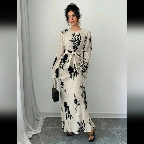 Women's Autumn/Winter Elegant Pleated Fabric Flared Long Sleeve Dress - Picture 4 of 6